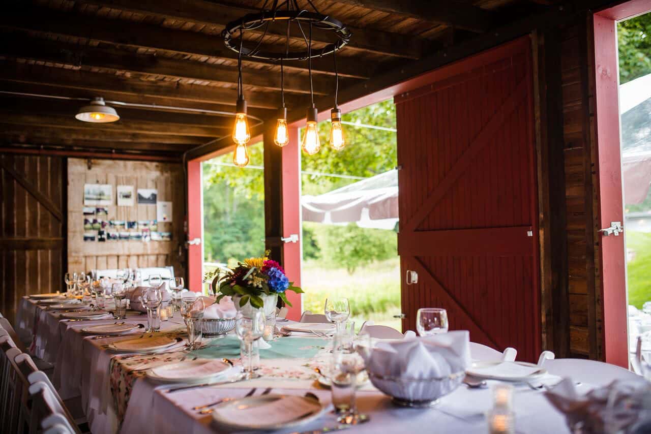 F2T barn setting-web
